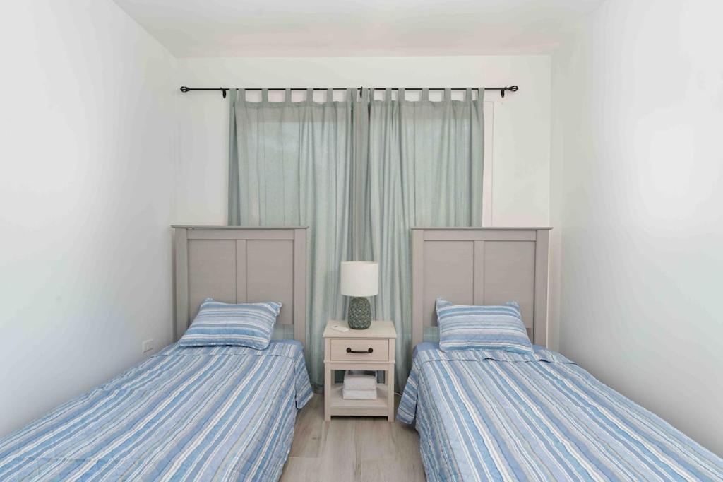 Cozy Beach Villa At The Shores 5 Minutes From The Beach West End Exterior foto