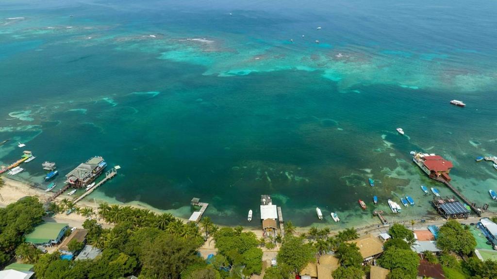 Cozy Beach Villa At The Shores 5 Minutes From The Beach West End Exterior foto